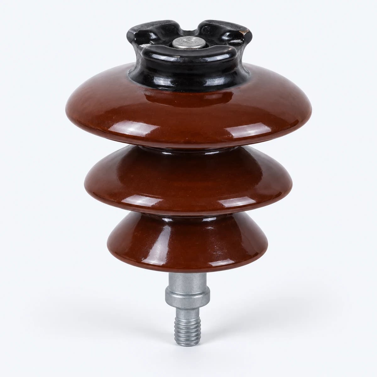Porcelain support insulator with wide sheds and metal end fittings